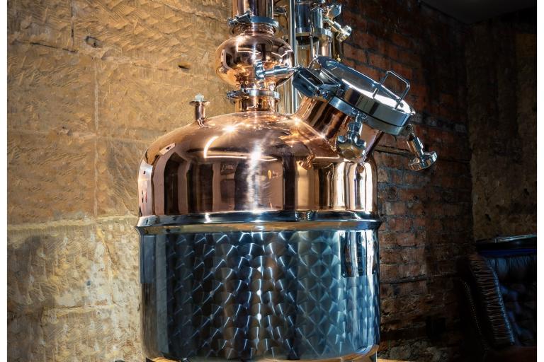 A copper gin distillation machine