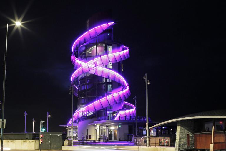 Night view of the Beacon illuminated in the purple colour.