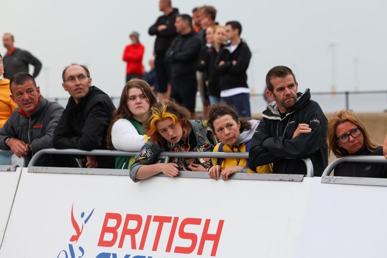 Crowds at the Circuit Race