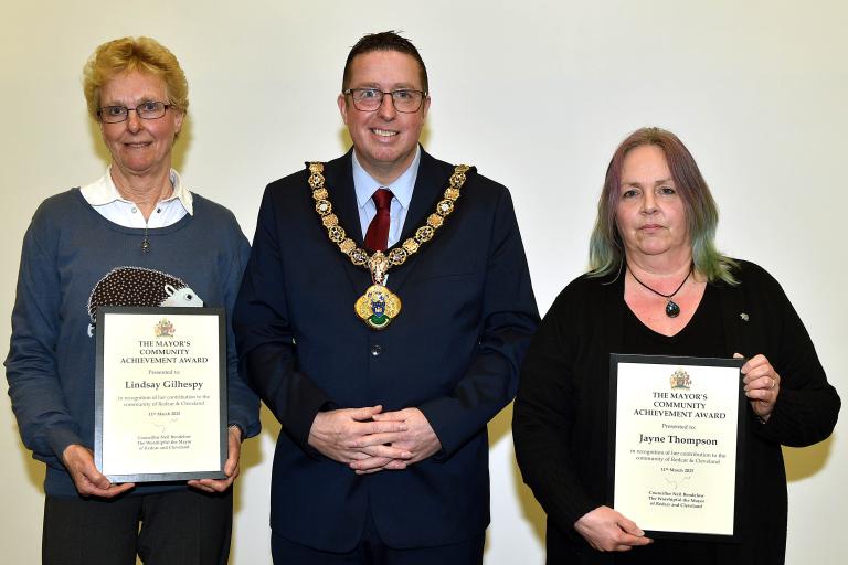 Lindsay Gilhespy and Jayne Thompson with the Mayor