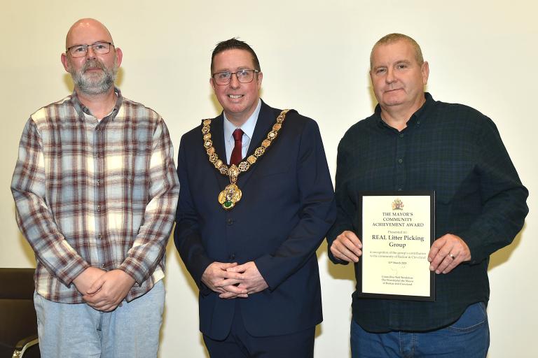 &nbsp;REAL Litter Picking Group with the Mayor