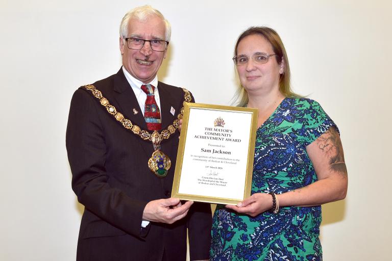 The Mayor handing the award to Sam Jackson